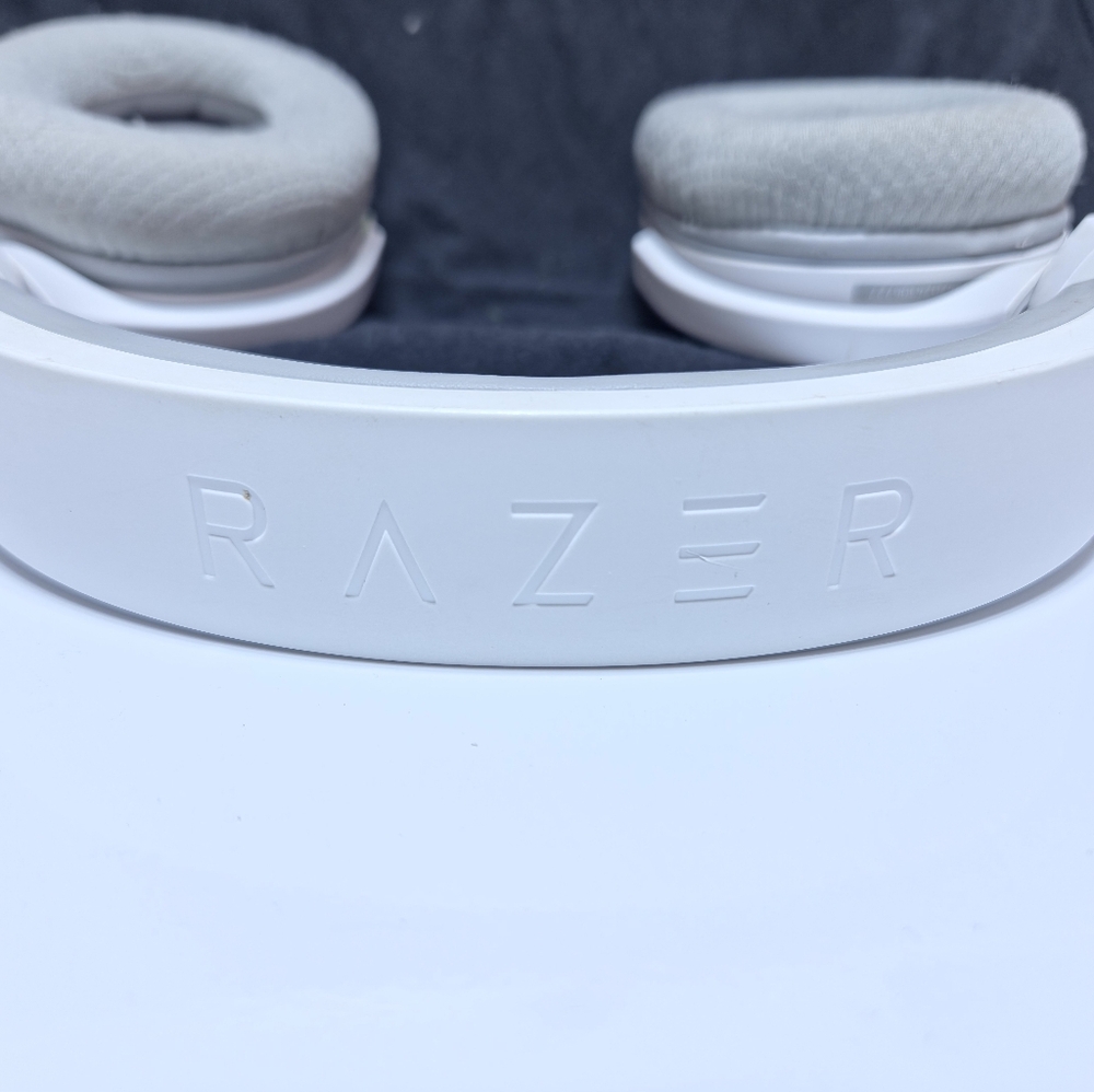 Razer Barracuda X (White) - FOR PARTS OR REPAIR - No Dongle/BT Issues - Picture 3 of 7